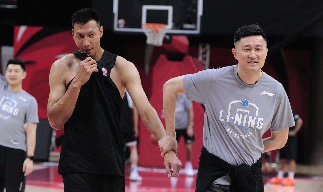 ac米兰-窗口期欧超杯传出新动向；广东宏远篮板制胜；管理层表态：目标明确；资深球员宣示担当的简单介绍